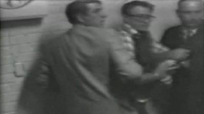 Police hold James Earl Ray