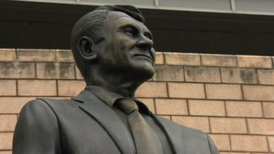 Statue of Sir Bobby Robson at St James' Park