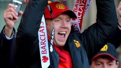 Paul Scholes celebrates with the Premier League trophy
