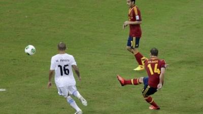 Roberto Soldado scores for Spain