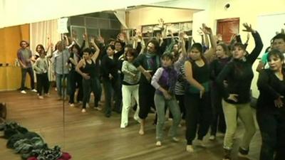 Female inmates taking the flamenco class