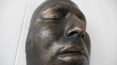 A death mask