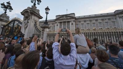 Crowds at Buckingham Palace