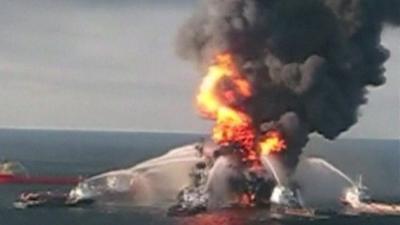 Deepwater Horizon rig on fire