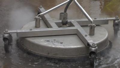 Street cleaning machine