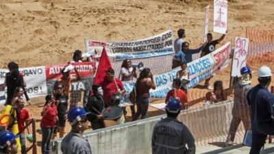 Protesters in Arena Pantanal stadium