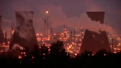 Grangemouth oil refinery at night