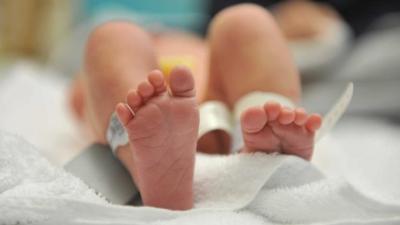 A new born baby's feet