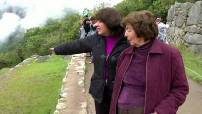 Roxana and Gloria Abril visiting the Incan citadel