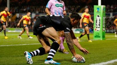 Sonny Bill Williams touches ball down near dead ball line