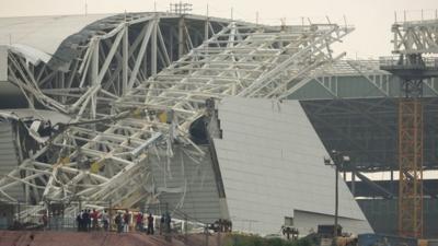 The collapsed crane