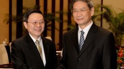 Taiwanese official Wang Yu-chi (left) shakes hands with his mainland Chinese counterpart Zhang Zhijun at the start of their meeting in Nanjing on 11 February 2014