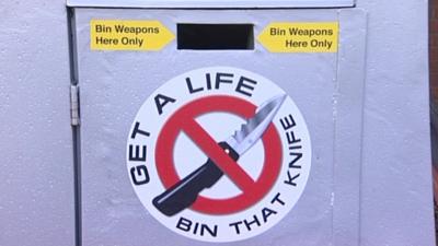 A knife bin