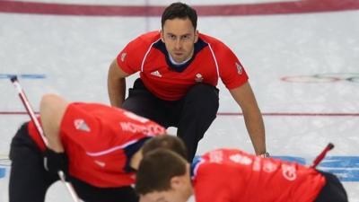 Great Britain curler David Murdoch (centre)