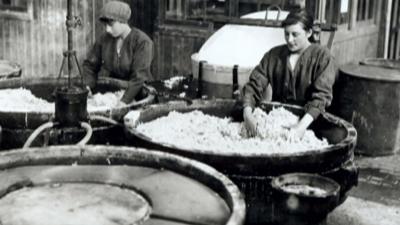 Women making porridge