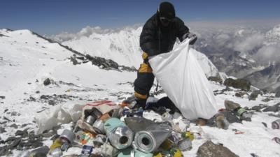 Sherpa picks up rubbish on Mount Everest