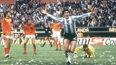 Mario Kempes celebrates after scoring for Argentina against Netherlands