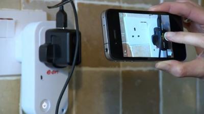 Smart plug measures electricity consumption