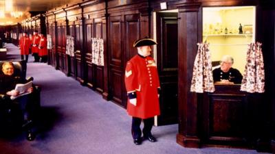 Pensioners at Royal Chelsea Hospital (archive)