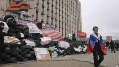 Building under siege in Donetsk