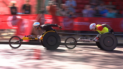 Marcel Hug beats David Weir in the men's wheelchair elite race at the 2014 London Marathon