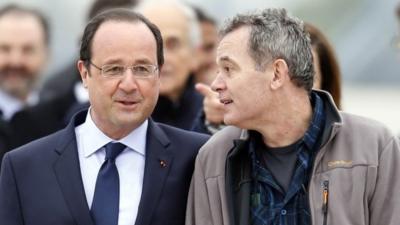 French President Francois Hollande and journalists