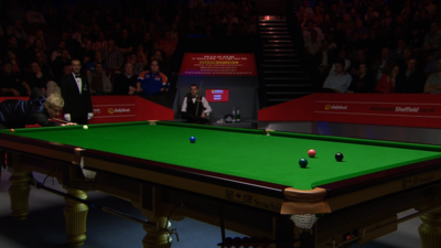 Neil Robertson plays a "beautiful" double on the green against Mark Selby in the first session of the World Snooker semi-final.