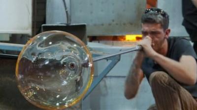 Glass blowing competitor