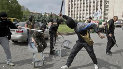 Masked pro-Russian militants smash up ballot boxes in Donetsk (25 May)