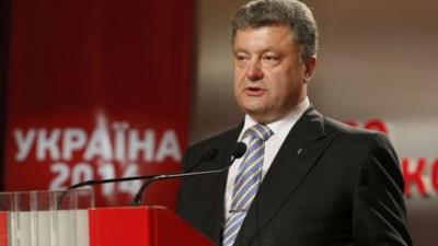 Ukrainian businessman and presidential candidate Petro Poroshenko speaks to supporters at his election headquarters in Kiev, 25 May