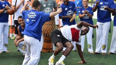 Players dancing capoeira