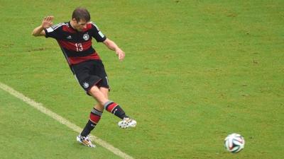 Thomas Muller curls Germany into lead over USA