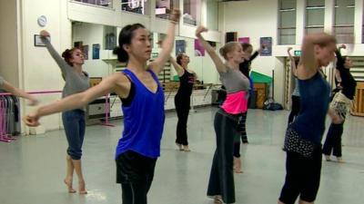 Dancers rehearse for Glastonbury