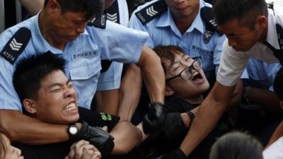 Police arrest protestors