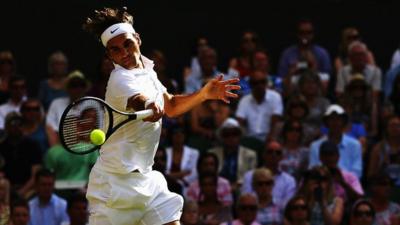 Roger Federer two sets up against Milos Raonic