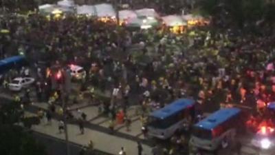 Fans flee Copacabana beach