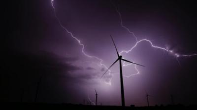 Lightning and wind turbines