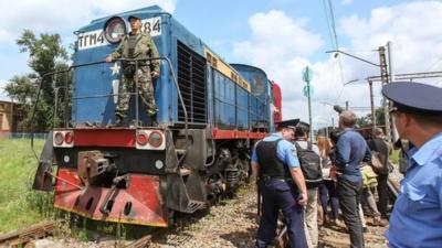 Train with MH17 bodies arrives in Kharkiv (22 July)