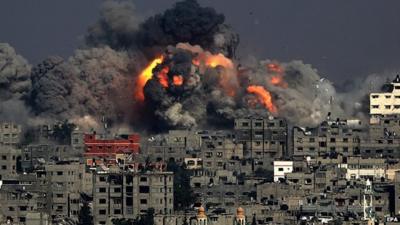 Smoke rises from Tuffah neighbourhood after Israeli air strikes in the east of Gaza City, July 29, 2014