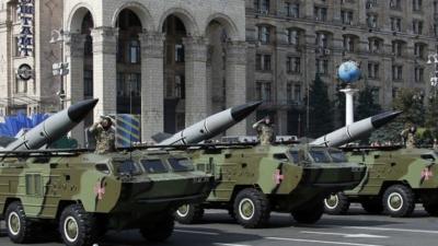 Soldiers salute during Ukraine's Independence Day military parade