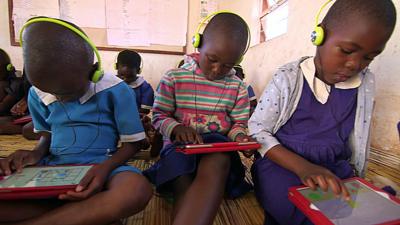 Malawian school children using the onebillion app