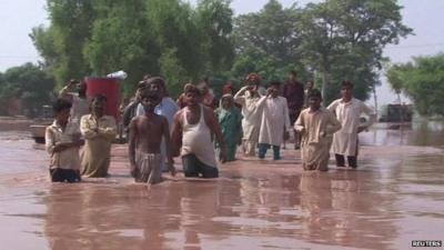 Flood victims in Jhang City floodwaters, Punjab state