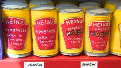 Felt spaghetti hoops tin