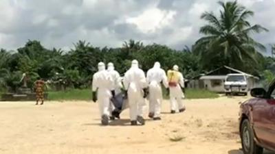 Team prepare to remove an Ebola infected body in Monrovia