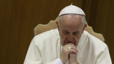 Pope Francis praying