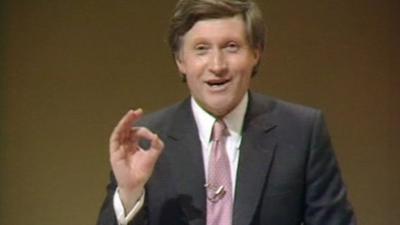 David Dimbleby demonstrates the number of votes required to get the lowest ever recorded