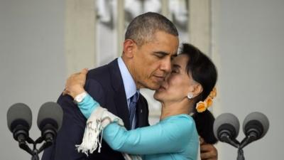 Barack Obama, left, and Myanmar's opposition leader Aung San Suu Kyi embrace during a news conference