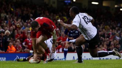 Alex Cuthbert scores a try