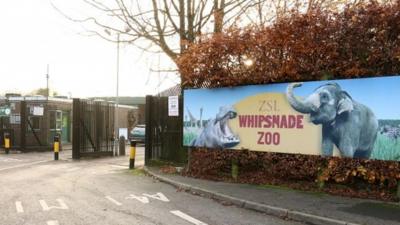 Sign at the entrance to Whipsnade zoo in Dunstable