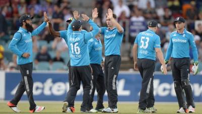 England team celebrate catch